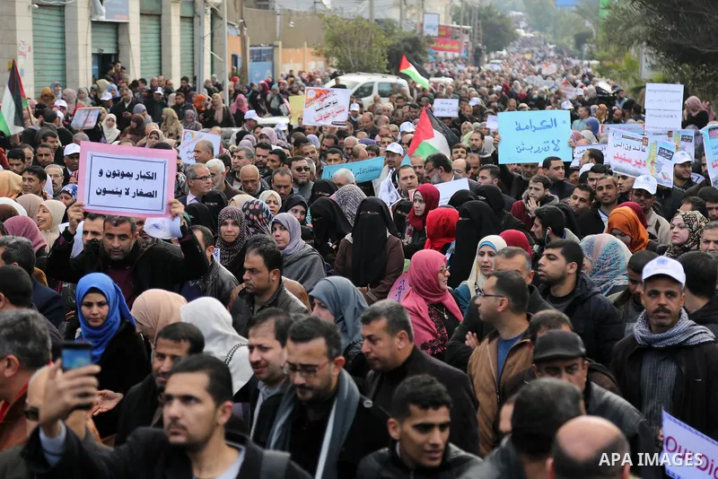 Palestinian employee of United Nations Relief and Works Agency (UNRWA) hold a sign during a protest against a U.S. decision to cut aid, in Gaza City January 29, 2018. Photo by Ashraf Amra