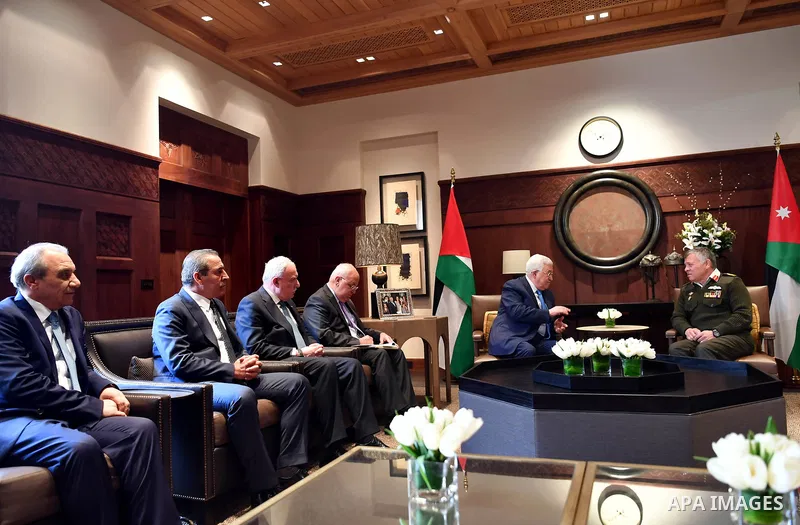 Palestinian President Mahmoud Abbas meets with Jordan's King Abdullah II in the capital Amman, on January 29, 2018. Photo by Thaer Ganaim