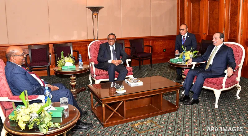 Egypt's President Abdel-Fattah al-Sisi meets with Sudanese President Omar Hassan al-Bashir and Ethiopian Prime Minister Hailemariam Desalegn in Addis Ababa, Ethiopia January 29, 2018. Photo by Egyptian President Office