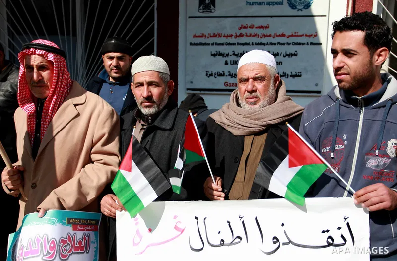 Palestinians take part in a protest against the worsening health conditions and the decade-long Israeli blockade, in Jabalia in the northern Gaza Strip on January 30, 2018. Photo by Mahmoud Ajour