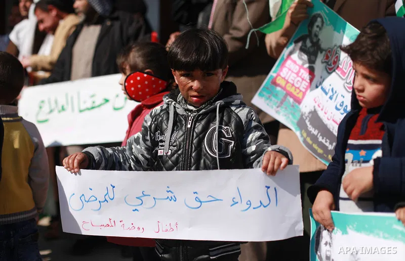 Palestinians take part in a protest against the worsening health conditions and the decade-long Israeli blockade, in Jabalia in the northern Gaza Strip on January 30, 2018. Photo by Mahmoud Ajour