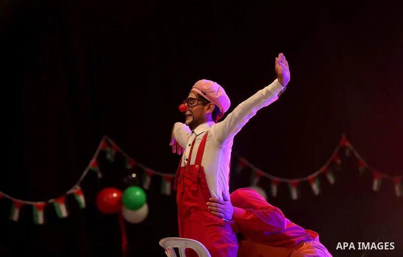 Palestinians dressed as clowns perform during a "joy and fun" festival for Palestinian school students which organized by Gaza Municipality in Gaza city on January 30, 2018. Photo by Ashraf Amra
