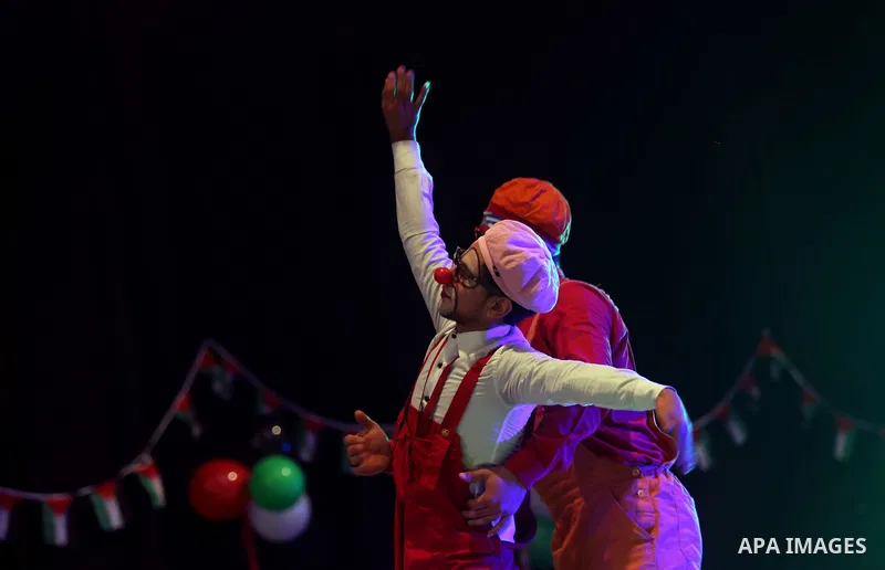 Palestinians dressed as clowns perform during a "joy and fun" festival for Palestinian school students which organized by Gaza Municipality in Gaza city on January 30, 2018. Photo by Ashraf Amra