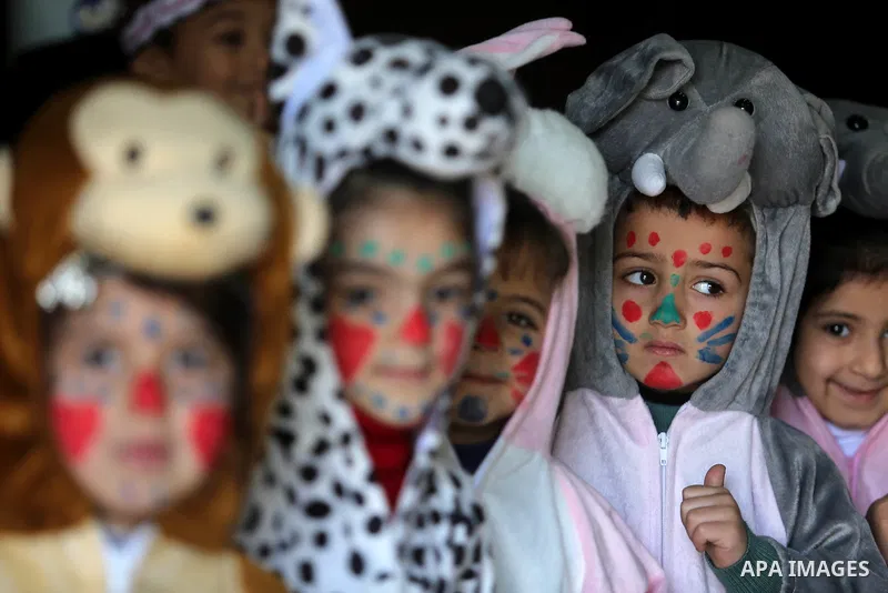 Palestinian children take part during a "joy and fun" festival for Palestinian school students which organized by Gaza Municipality in Gaza city on January 30, 2018. Photo by Ashraf Amra