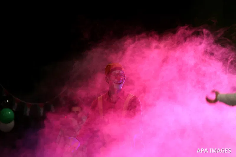 A Palestinian man dressed as clown perform during a "joy and fun" festival for Palestinian school students which organized by Gaza Municipality in Gaza city on January 30, 2018. Photo by Ashraf Amra