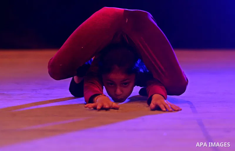 A Palestinian girl demonstrates her acrobatics skills during a "joy and fun" festival for Palestinian school students which organized by Gaza Municipality in Gaza city on January 30, 2018. Photo by Ashraf Amra