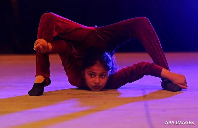 A Palestinian girl demonstrates her acrobatics skills during a "joy and fun" festival for Palestinian school students which organized by Gaza Municipality in Gaza city on January 30, 2018. Photo by Ashraf Amra