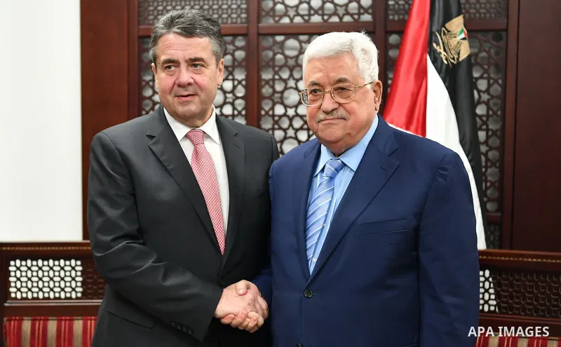Palestinian President Mahmoud Abbas meets with German Foreign Minister Ziegmar Gabriel in the West Bank city of Ramallah, on January 31, 2018. Photo by Osama Falah