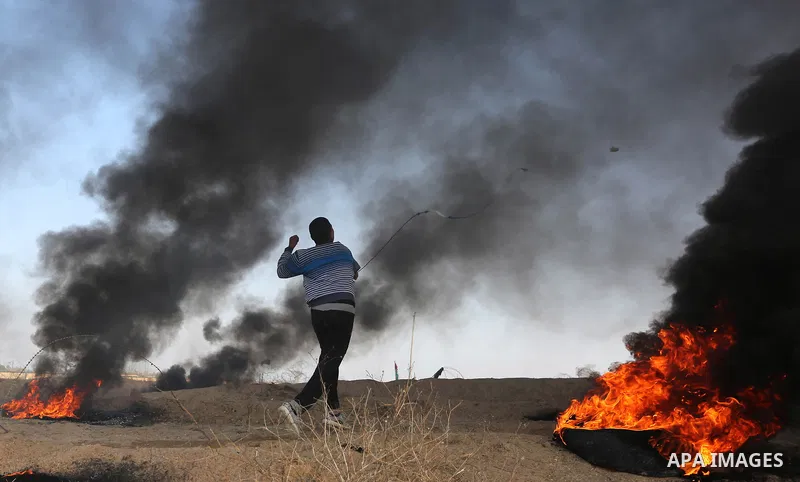Palestinian protesters clash with Israeli security forces, against US President Donald Trump's decision to recognise Jerusalem as the capital of Israel, near the border with Israel in the southern Gaza Strip on February...