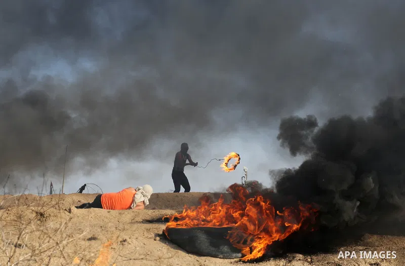 Palestinian protesters clash with Israeli security forces, against US President Donald Trump's decision to recognise Jerusalem as the capital of Israel, near the border with Israel in the southern Gaza Strip on February...