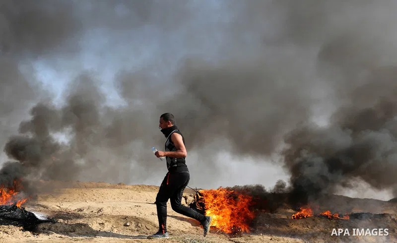Palestinian protesters clash with Israeli security forces, against US President Donald Trump's decision to recognise Jerusalem as the capital of Israel, near the border with Israel in the southern Gaza Strip on February...