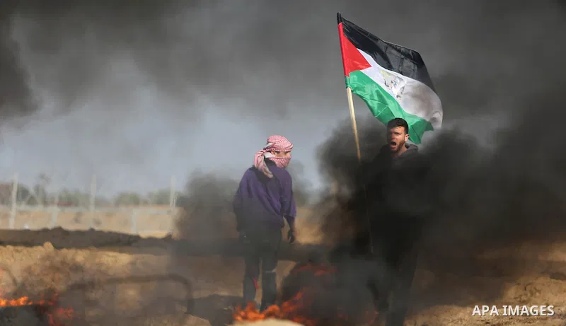 Palestinian protesters clash with Israeli security forces, against US President Donald Trump's decision to recognise Jerusalem as the capital of Israel, near the border with Israel in the southern Gaza Strip on February...