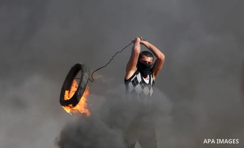 Palestinian protesters clash with Israeli security forces, against US President Donald Trump's decision to recognise Jerusalem as the capital of Israel, near the border with Israel in the southern Gaza Strip on February...