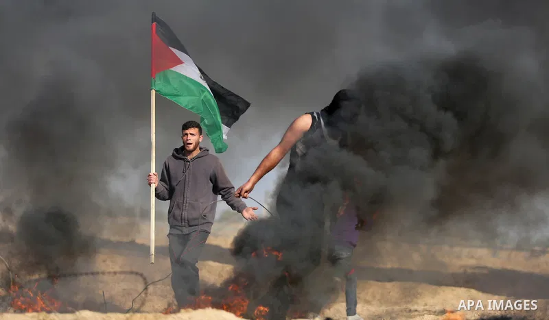 Palestinian protesters clash with Israeli security forces, against US President Donald Trump's decision to recognise Jerusalem as the capital of Israel, near the border with Israel in the southern Gaza Strip on February...