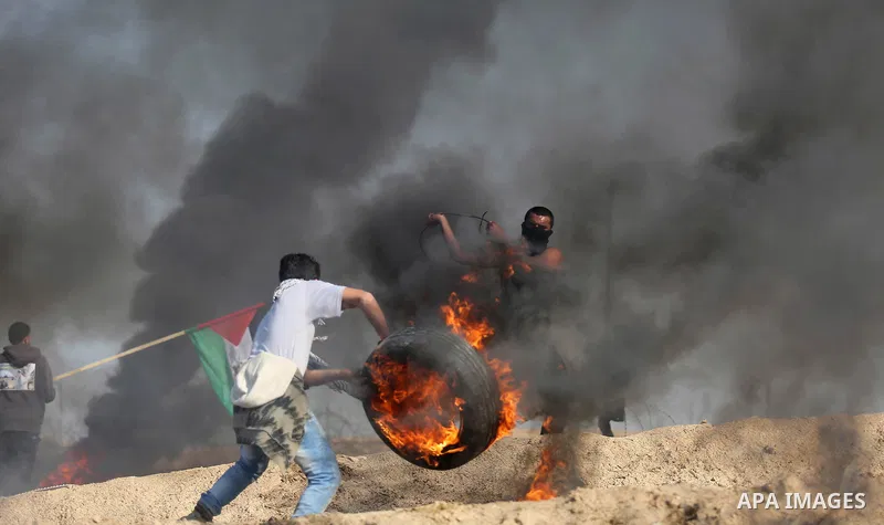Palestinian protesters clash with Israeli security forces, against US President Donald Trump's decision to recognise Jerusalem as the capital of Israel, near the border with Israel in the southern Gaza Strip on February...