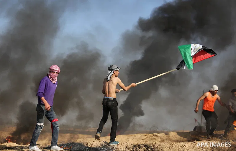 Palestinian protesters clash with Israeli security forces, against US President Donald Trump's decision to recognise Jerusalem as the capital of Israel, near the border with Israel in the southern Gaza Strip on February...