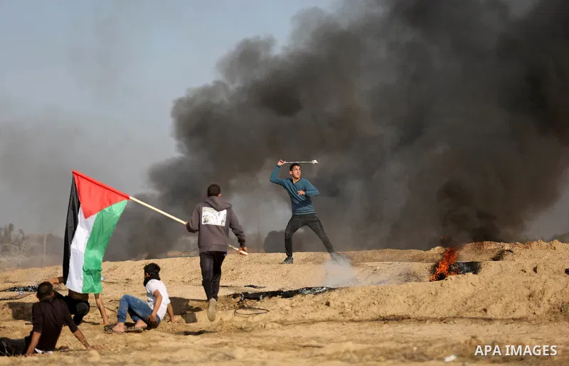 Palestinian protesters clash with Israeli security forces, against US President Donald Trump's decision to recognise Jerusalem as the capital of Israel, near the border with Israel in the southern Gaza Strip on February...