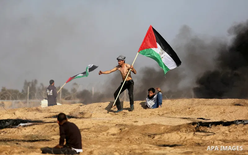 Palestinian protesters clash with Israeli security forces, against US President Donald Trump's decision to recognise Jerusalem as the capital of Israel, near the border with Israel in the southern Gaza Strip on February...