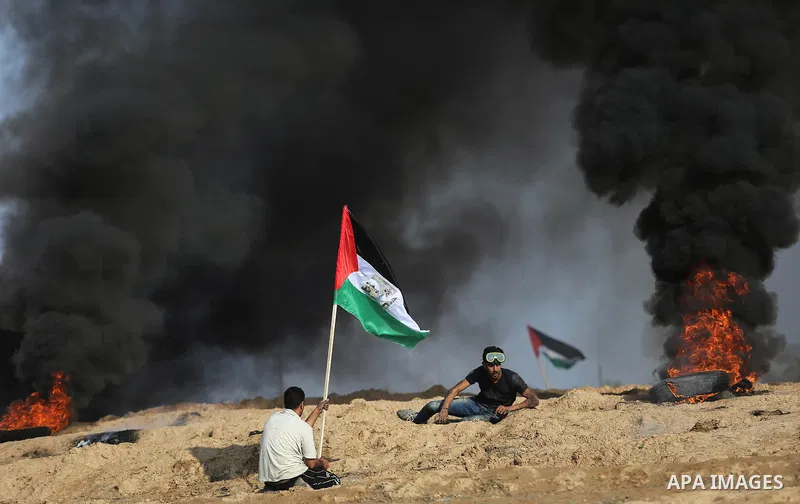 Palestinian protesters clash with Israeli security forces, against US President Donald Trump's decision to recognise Jerusalem as the capital of Israel, near the border with Israel in the southern Gaza Strip on February...