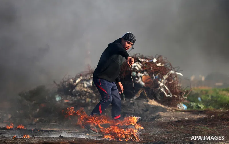 Palestinian protesters clash with Israeli security forces, against US President Donald Trump's decision to recognise Jerusalem as the capital of Israel, near the border with Israel, east of Gaza City on February 2, 2018....