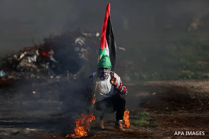 Palestinian protesters clash with Israeli security forces, against US President Donald Trump's decision to recognise Jerusalem as the capital of Israel, near the border with Israel, east of Gaza City on February 2, 2018....