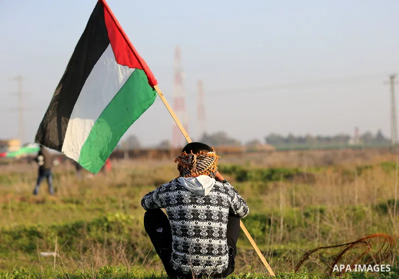 Palestinian protesters clash with Israeli security forces, against US President Donald Trump's decision to recognise Jerusalem as the capital of Israel, near the border with Israel, east of Gaza City on February 2, 2018....