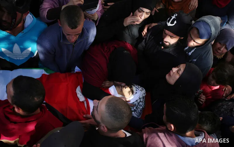 Relatives of Palestinian Ahmed Abu Obeid, 19, who was shot dead during clashes with Israeli security foces mourn during his funeral, in the West Bank city of Jenin, on February 4, 2018. Photo by Shadi Jarar'ah