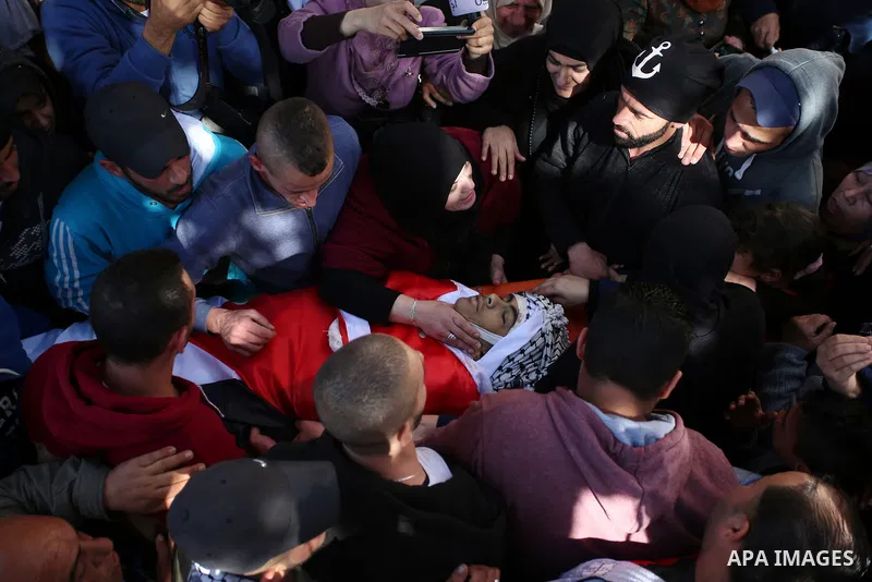 Relatives of Palestinian Ahmed Abu Obeid, 19, who was shot dead during clashes with Israeli security foces mourn during his funeral, in the West Bank city of Jenin, on February 4, 2018. Photo by Shadi Jarar'ah