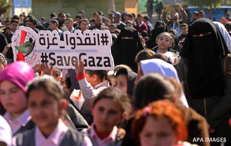 Palestinian students hold banners during a protest against Israeli blockade on Gaza strip, in Gaza city on February 4, 2018. Photo by Ashraf Amra