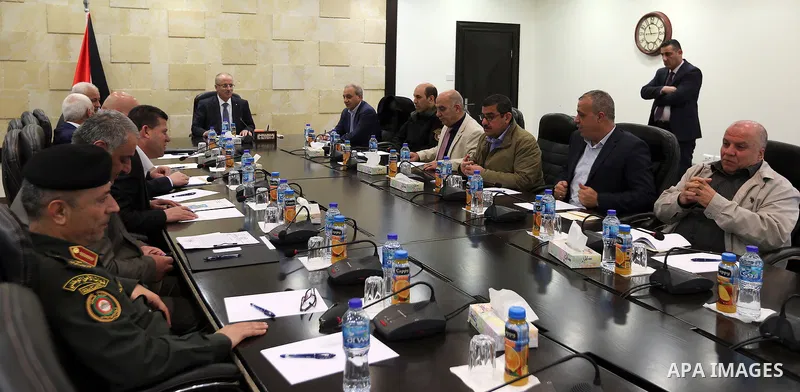 Palestinian Prime Minister, Rami Hamdallah, meets with leaders of the Security establishment, in the West Bank city of Ramallah on February 4, 2018. Photo by Prime Minister Office