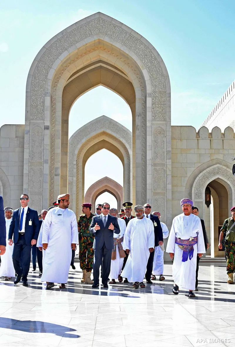 Egyptian President Abdel Fattah al-Sisi visits the Sultan Qaboos Grand Mosque in the Gulf sultanate of Oman on February 5, 2018. Photo by Egyptian President Office