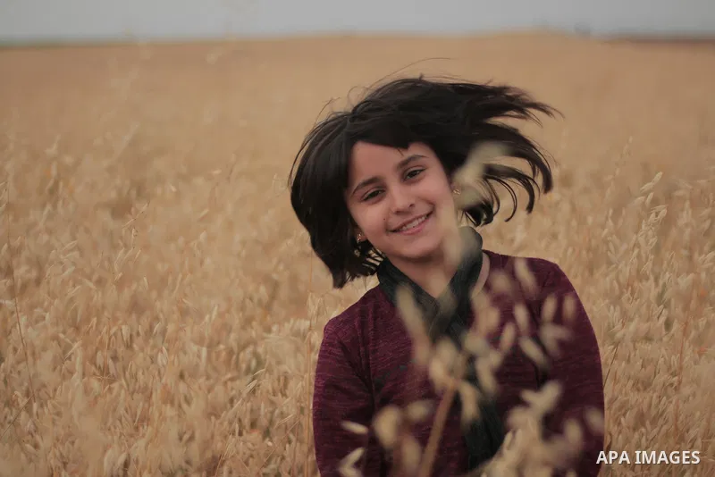 Hair flip of a young girl calling the nature. Photo by Sanad Ltefa