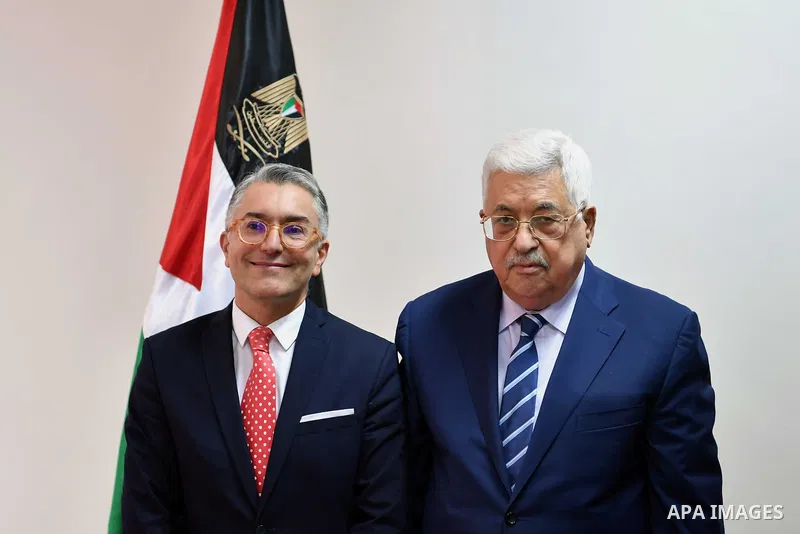 Palestinian President Mahmoud Abbas receives the credentials of the Hungarian Ambassador to the State of Palestine, in the West Bank city of Ramallah on February 5, 2018. Photo by Thaer Ganaim