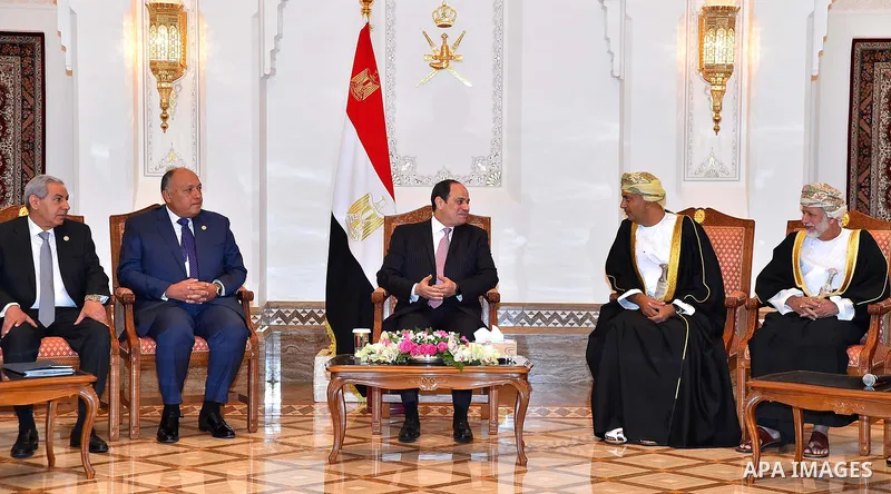 Egyptian President Abdel Fattah al-Sisi meets with Omani businessmen in the Gulf sultanate of Oman on February 6, 2018. Photo by Egyptian President Office