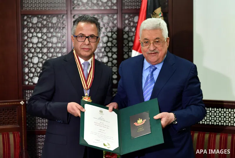 Palestinian President Mahmoud Abbas meets with Jordanian Ambassador to Palestine Khalid Al-Shawabkeh at his headquarters in the West Bank city of Ramallah on February 7, 2018. Photo by Thaer Ganaim