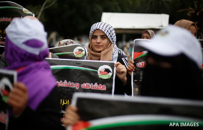 Palestinian graduates hold placards during a protest to demand their rights, in Gaza city on February 8, 2018. Photo by Ashraf Amra