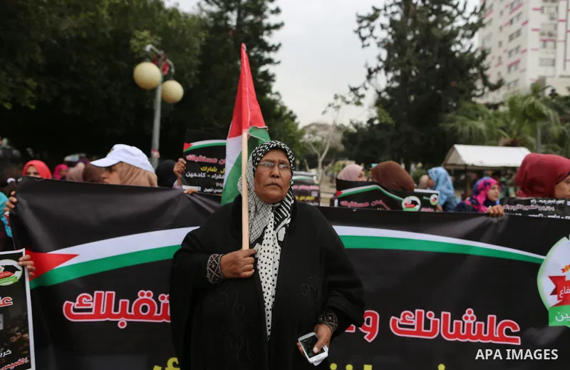 Palestinian graduates hold placards during a protest to demand their rights, in Gaza city on February 8, 2018. Photo by Ramadan El-agha