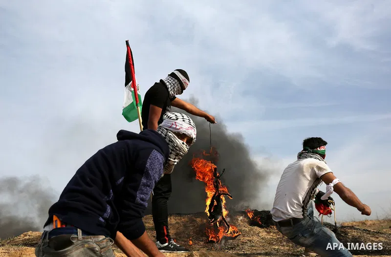 Palestinian protesters clash with Israeli security forces as demonstrations continue over US President Donald Trump's declaration of Jerusalem as Israel's capital near the border with Israel in the southern Gaza Strip Fe...