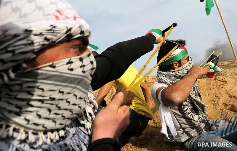 Palestinian protesters clash with Israeli security forces as demonstrations continue over US President Donald Trump's declaration of Jerusalem as Israel's capital near the border with Israel in the southern Gaza Strip Fe...