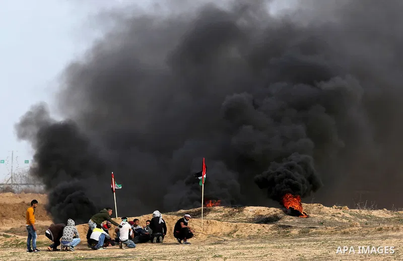 Palestinian protesters clash with Israeli security forces as demonstrations continue over US President Donald Trump's declaration of Jerusalem as Israel's capital near the border with Israel in the southern Gaza Strip Fe...