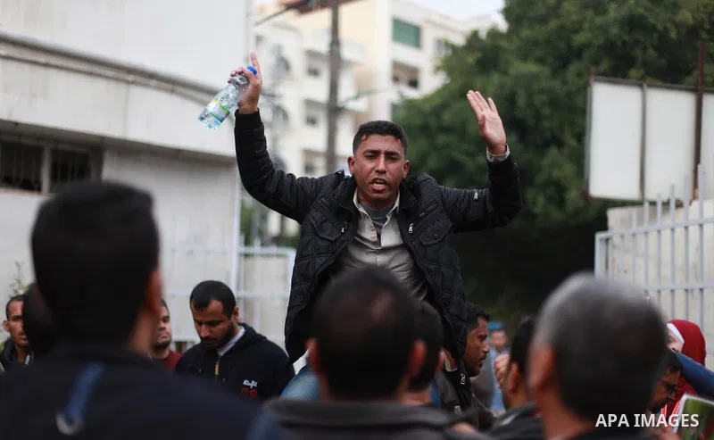 Palestinian graduates shout slogans in a protest to demand their rights, inside Ministry of Labor headquarters in Gaza city on February 11, 2018. Photo by Mahmoud Ajour