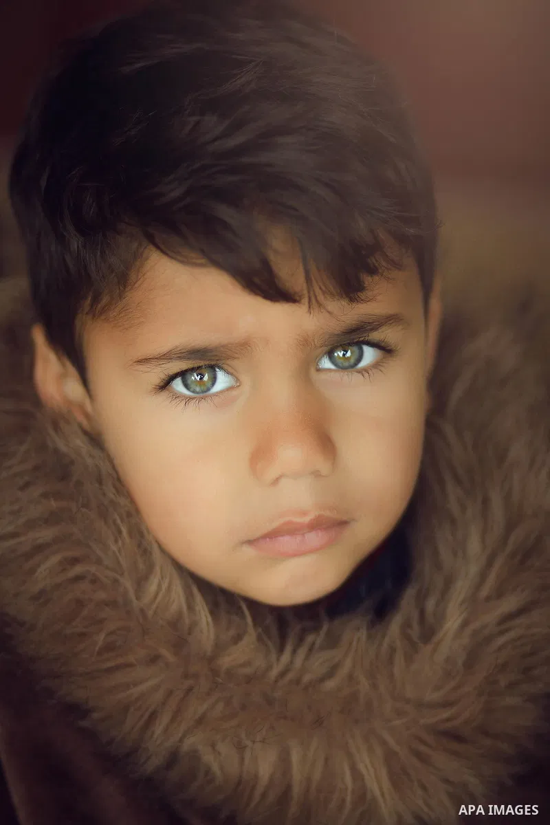 A little boy with sad face. Photo by Sanad Ltefa