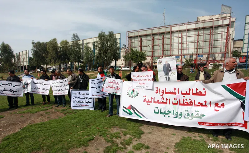 The Palestinian Authority employees in the Gaza Strip take part in a protest demanding their right after Palestinian Authority force them into early retirement in Gaza city on February 12, 2018. Photo by Mahmoud Ajour