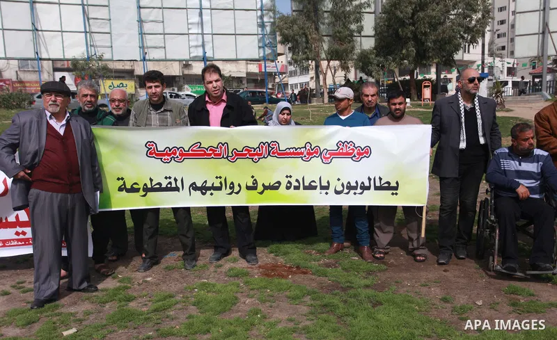 The Palestinian Authority employees in the Gaza Strip take part in a protest demanding their right after Palestinian Authority force them into early retirement in Gaza city on February 12, 2018. Photo by Mahmoud Ajour
