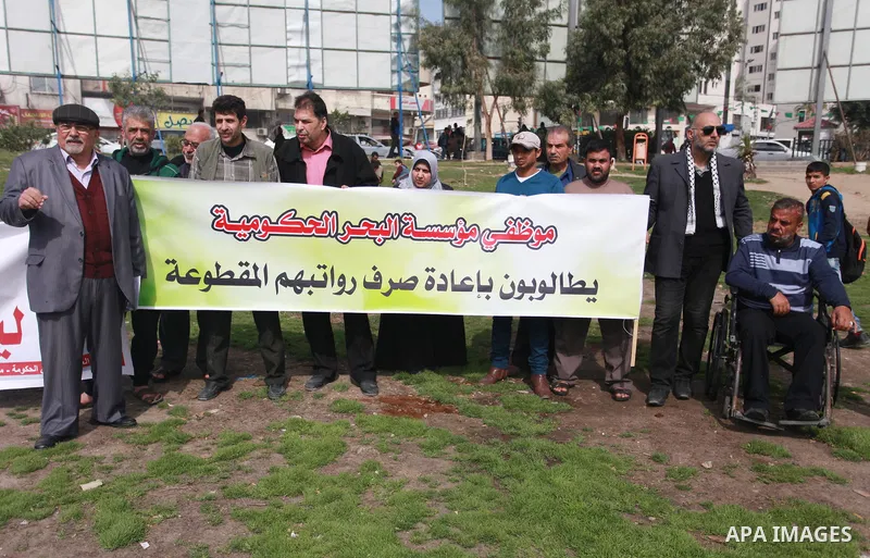 The Palestinian Authority employees in the Gaza Strip take part in a protest demanding their right after Palestinian Authority force them into early retirement in Gaza city on February 12, 2018. Photo by Mahmoud Ajour