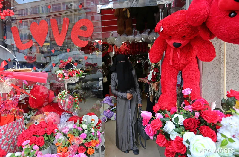 Palestinian vendors display flowers, red teddy bears, red ballons and pillows on Valentine's day in Gaza city on February 14, 2018. Valentine's Day is increasingly popular in the region as people have taken up the custom...