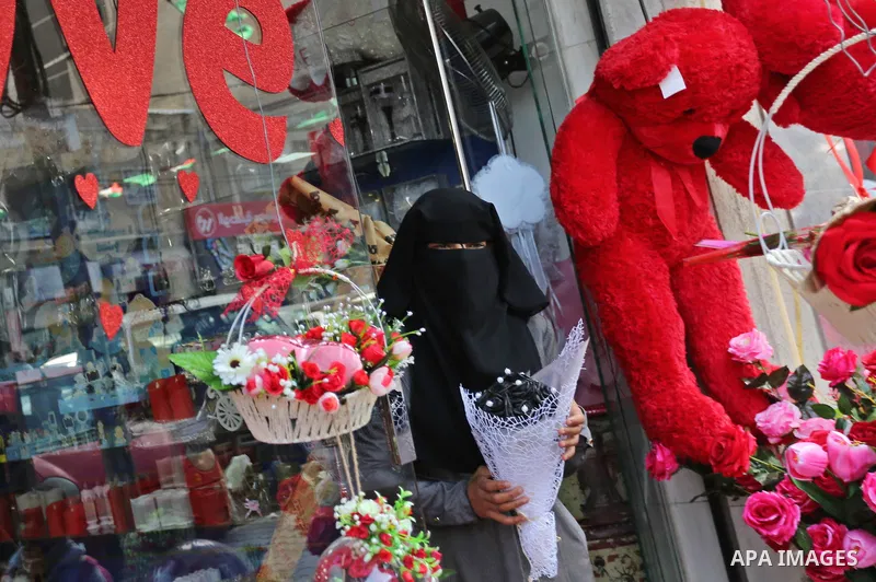 Palestinian vendors display flowers, red teddy bears, red ballons and pillows on Valentine's day in Gaza city on February 14, 2018. Valentine's Day is increasingly popular in the region as people have taken up the custom...