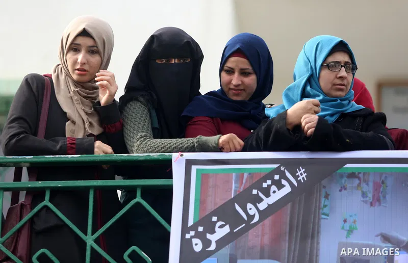 Palestinian employees of the Ministry of Health take part in a protest demanding their rights and against deterioration of health conditions, at al-Shifa hospital in Gaza City on February 15, 2018. Photo by Atia Darwish