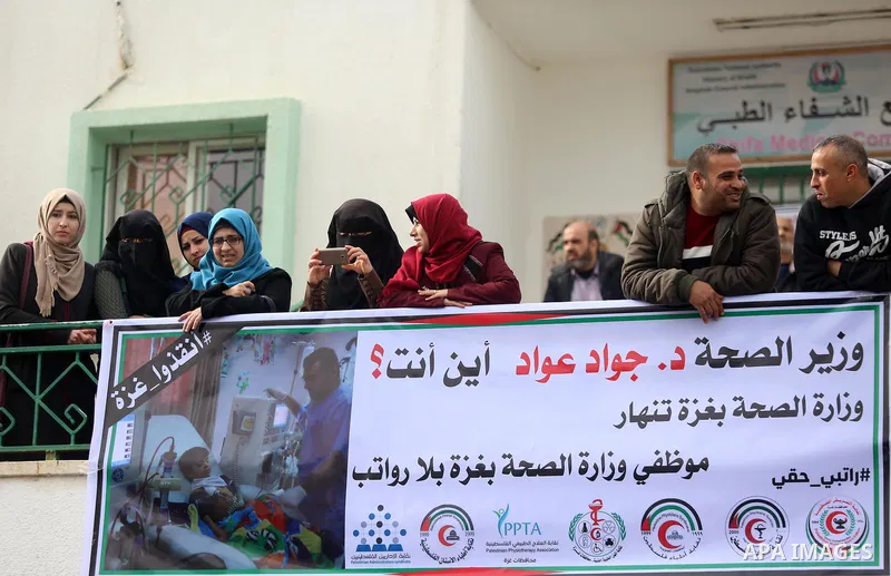 Palestinian employees of the Ministry of Health take part in a protest demanding their rights and against deterioration of health conditions, at al-Shifa hospital in Gaza City on February 15, 2018. Photo by Atia Darwish
