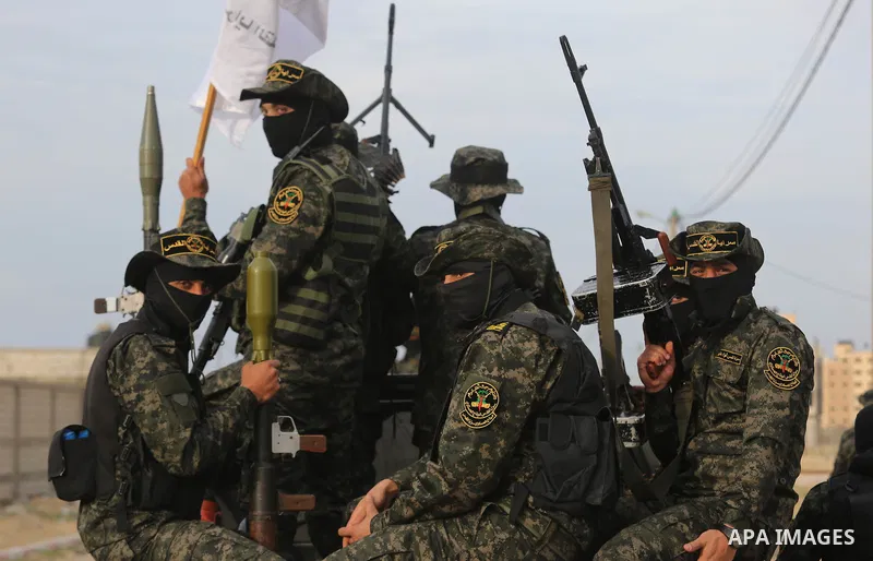 Palestinian Islamic Jihad militants take part in a military show in Khan Younis in the southern Gaza Strip February 15, 2018. Photo by Ashraf Amra